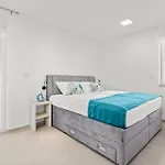 11 Bedroom Amazing In Holiday home *