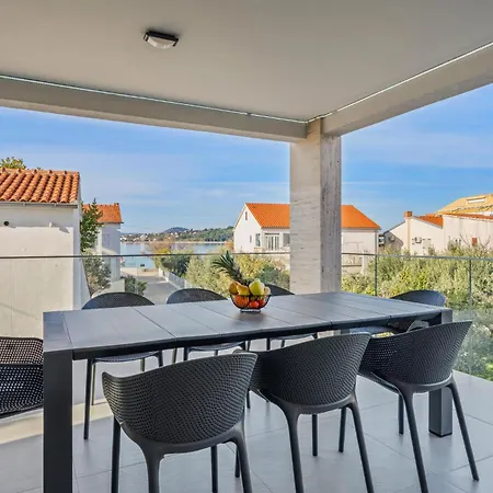 בית נופש 11 Bedroom Amazing In *