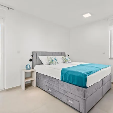 11 Bedroom Amazing In בית נופש *