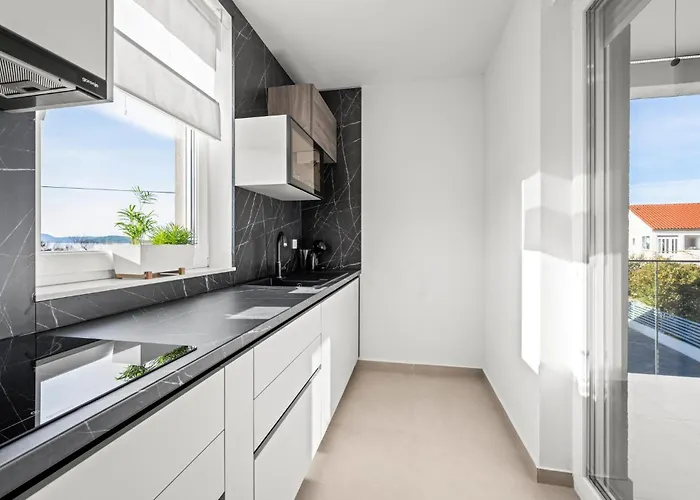 Vikendica 11 Bedroom Amazing In Srima