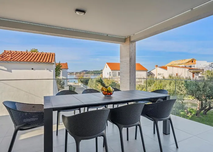 Vakantiehuis 11 Bedroom Amazing In *