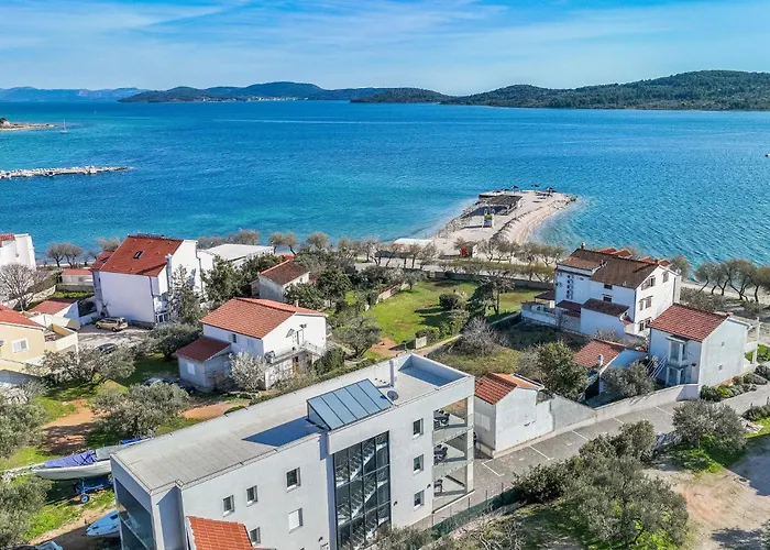 Vikendica 11 Bedroom Amazing In Srima